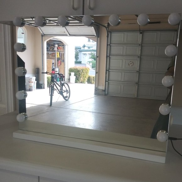 Hollywood Lighted Makeup Mirror with 15 LED Bulbs